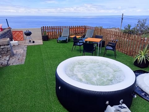Garden, Hot Tub