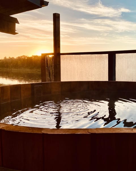 Natural landscape, Hot Tub, Lake view, Sunrise