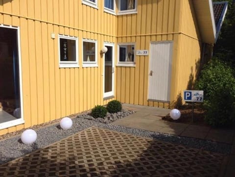 Property building, Facade/entrance, Parking