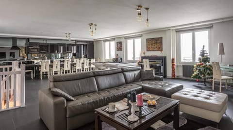 Living room, Seating area