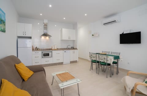 Kitchen or kitchenette, Living room