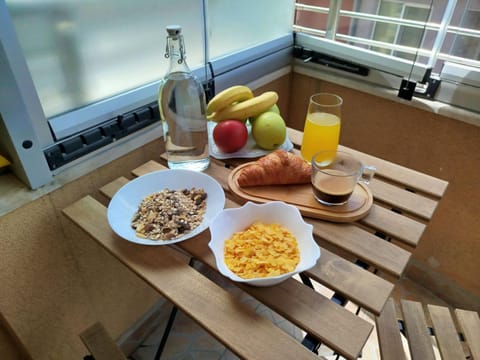 Food and drinks, Food, Breakfast, Continental breakfast