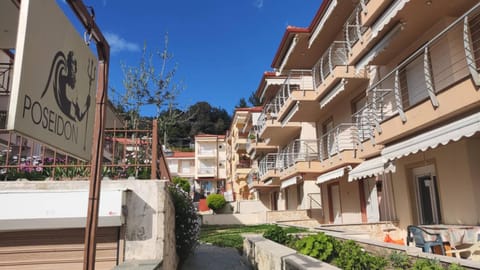 Property building, Neighbourhood, Balcony/Terrace