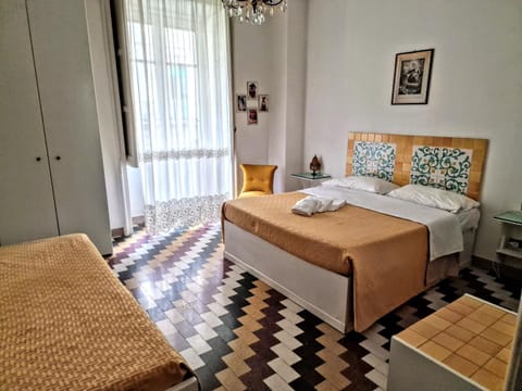 Bed, Photo of the whole room, Bedroom, internet, towels