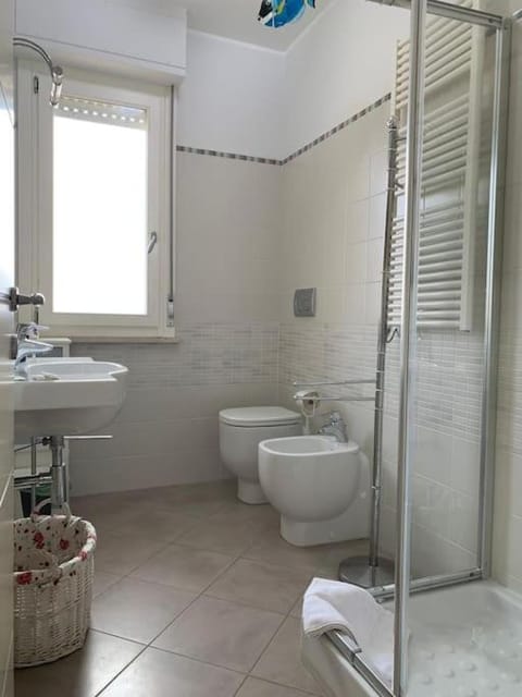 Shower, Bathroom, bidet