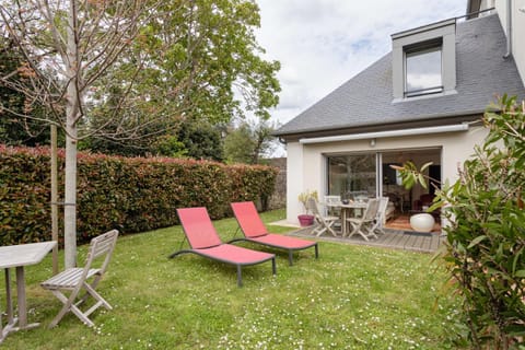 Property building, Garden, sunbed