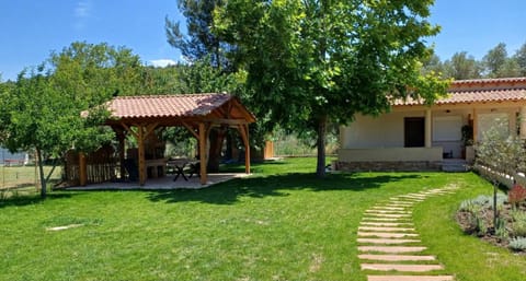 Property building, Day, Natural landscape, Garden, Garden view