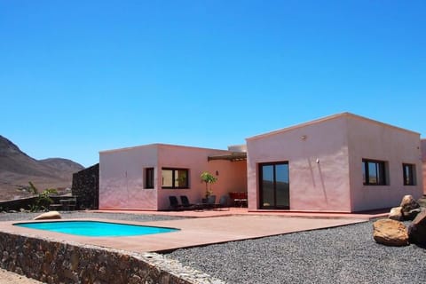 Property building, Patio, Day, Natural landscape, Mountain view, Pool view, Swimming pool, sunbed
