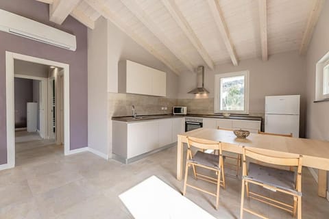 Kitchen or kitchenette, Dining area, oven, pet friendly, stove