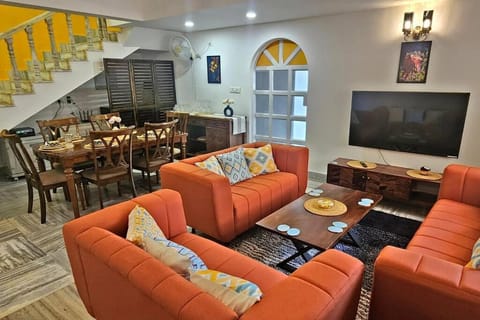 Living room, Seating area