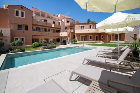 Property building, Day, Garden, Pool view, Swimming pool, sunbed