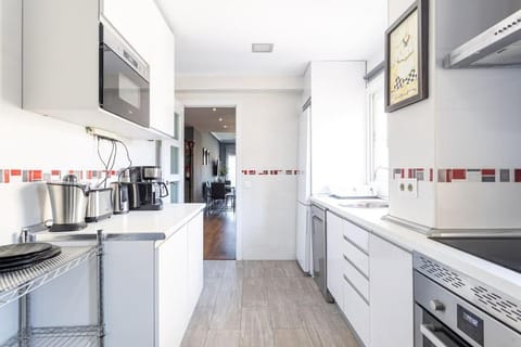 Kitchen or kitchenette, dishwasher, toaster