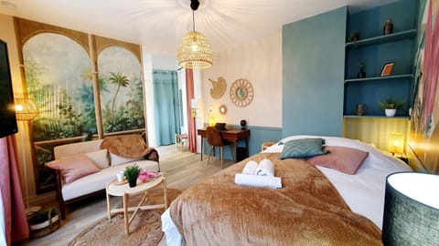Bed, Living room, Photo of the whole room, Seating area, Bedroom, towels