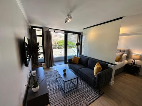 TV and multimedia, Living room, Evening entertainment