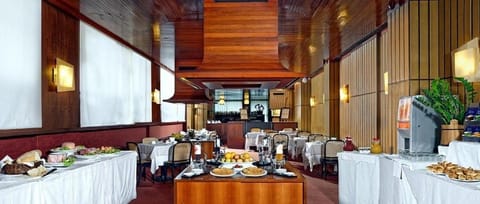 Communal lounge/ TV room, Lounge or bar, Breakfast, Continental breakfast, Drinks