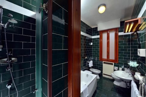 Shower, Bathroom, Bath, towels