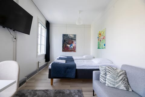 Communal lounge/ TV room, Bed, Bedroom, towels