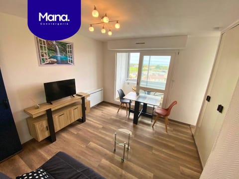 Communal lounge/ TV room, TV and multimedia, Dining area