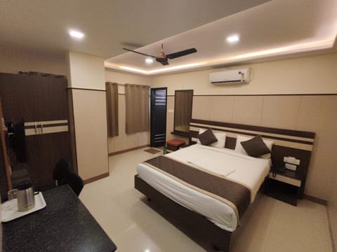 Bed, TV and multimedia, Photo of the whole room, Bedroom, air conditioner