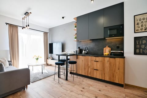 Kitchen or kitchenette, Seating area, Dining area, minibar, pet friendly, stove