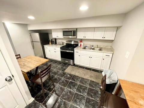 Kitchen or kitchenette, Dining area, oven, stove