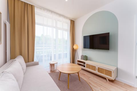 Communal lounge/ TV room, TV and multimedia, Living room, Seating area, Evening entertainment