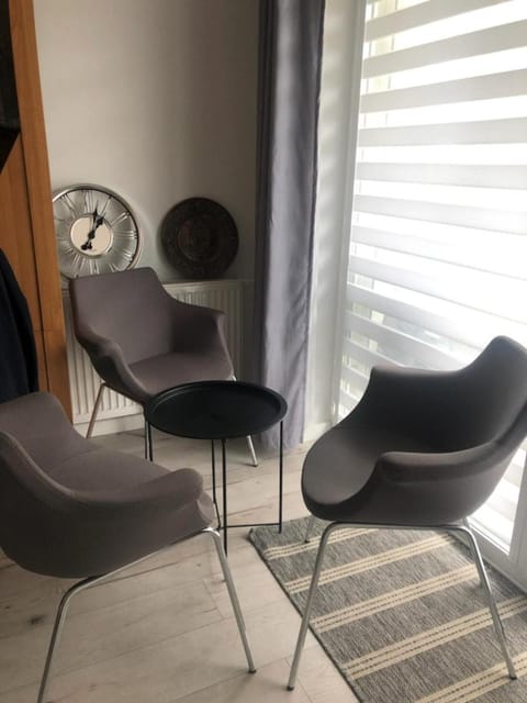 Mieszkanie 46m2 - 2 pokojowe z ogródkiem , WIFI , Bezpłatny parking nr 126, Szybkie połączenie z lotniskiem, autobus 120 Apartment in Gdansk