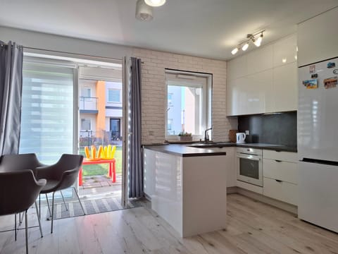 Mieszkanie 46m2 - 2 pokojowe z ogródkiem , WIFI , Bezpłatny parking nr 126, Szybkie połączenie z lotniskiem, autobus 120 Apartment in Gdansk