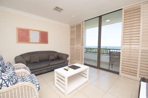 Patio, Natural landscape, View (from property/room), Balcony/Terrace, Living room, Seating area, Sea view