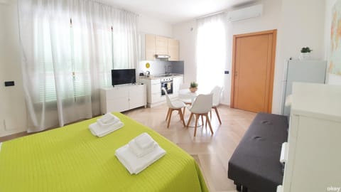 Kitchen or kitchenette, Living room, Photo of the whole room, Dining area