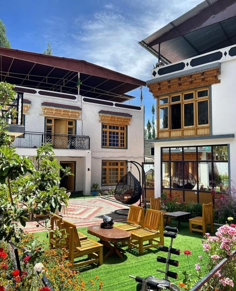 Property building, Patio, Restaurant/places to eat, View (from property/room), sunbed