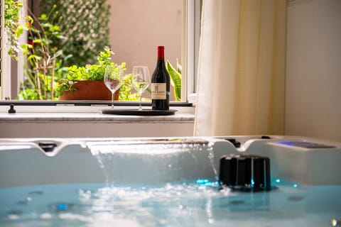 Hot Tub, Swimming pool, Bath