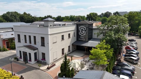 Property building, Day, Bird's eye view, Location, Parking