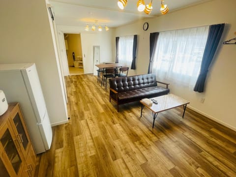 Living room, Photo of the whole room