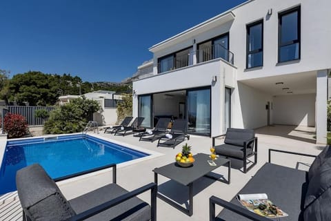 Ferienhaus Komplex - Villa Oliver - Makarska Exklusiv Villa in Makarska