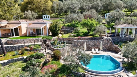 Property building, Garden view, Pool view, Swimming pool