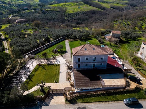 Property building, Spring, Day, Neighbourhood, Natural landscape, Bird's eye view, Street view, Location, Parking