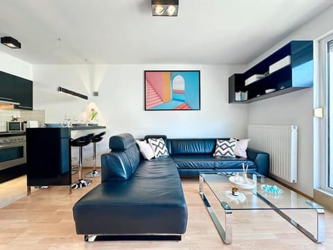 Communal lounge/ TV room, TV and multimedia, Living room