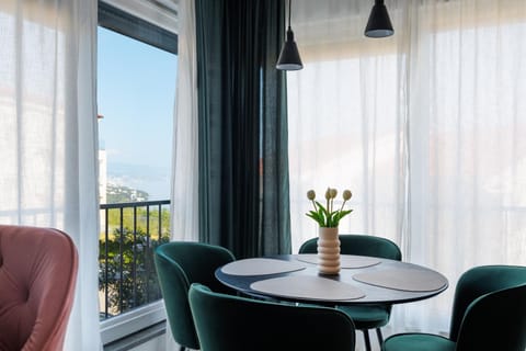 Dining area, City view, Sea view