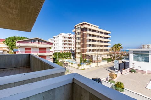 Neighbourhood, View (from property/room), Balcony/Terrace, City view, Street view