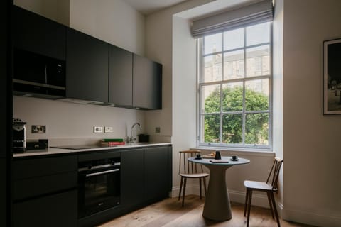 Kitchen or kitchenette, Dining area, pet friendly, stove