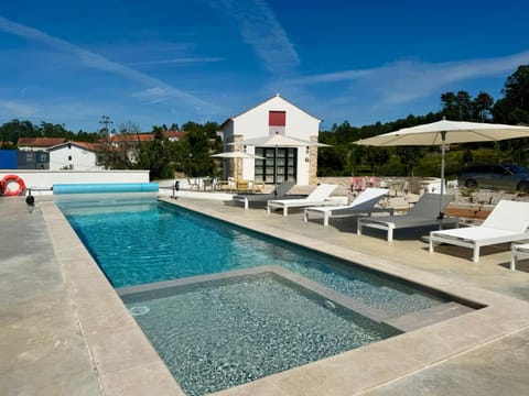 Pool view, Swimming pool, sunbed