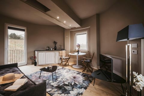 Living room, Dining area, hair dresser