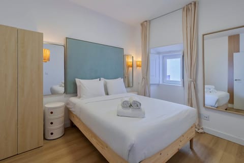 Bed, Bedroom, towels, wardrobe
