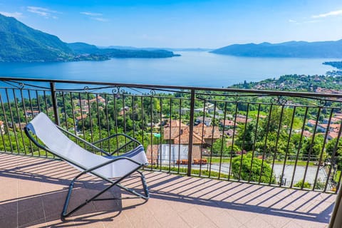 Balcony/Terrace, Lake view, Mountain view
