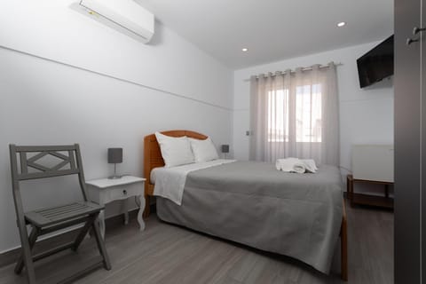 Bedroom, towels, air conditioner