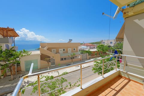Property building, View (from property/room), Balcony/Terrace, City view, Sea view