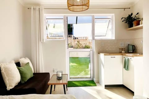 Garden, View (from property/room), Balcony/Terrace, Kitchen or kitchenette, Living room, Seating area, Dining area, Garden view