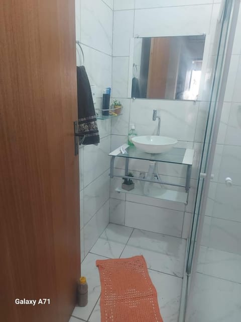 Suíte para casal. Bed and Breakfast in Vila Canaa