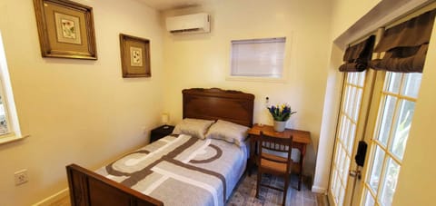 Bed, Photo of the whole room, Bedroom, air conditioner